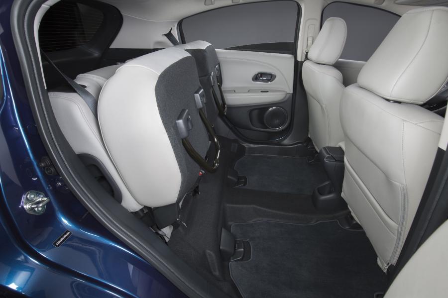 Интерьер Honda HR-V 2015 года  (US) (фото 14 из 104)